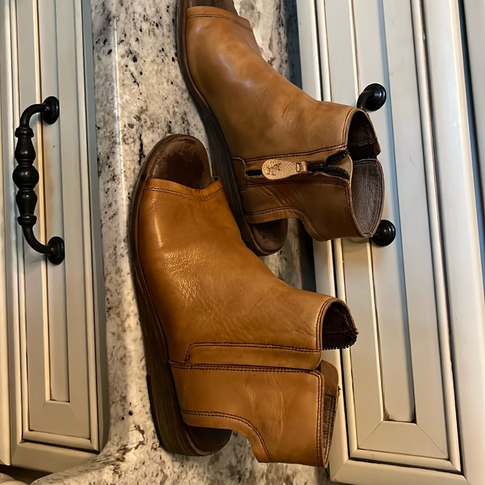 Gee WaWa sandals like free people 7